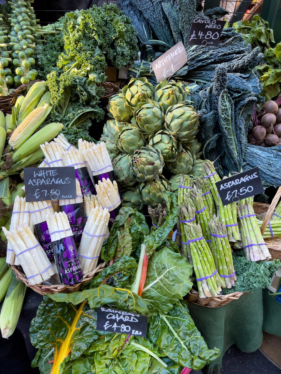 drew_28k's tweet photo. Borough Market is a must-visit market in London🍏🫐🥕 https://t.co/jGiia5doIh