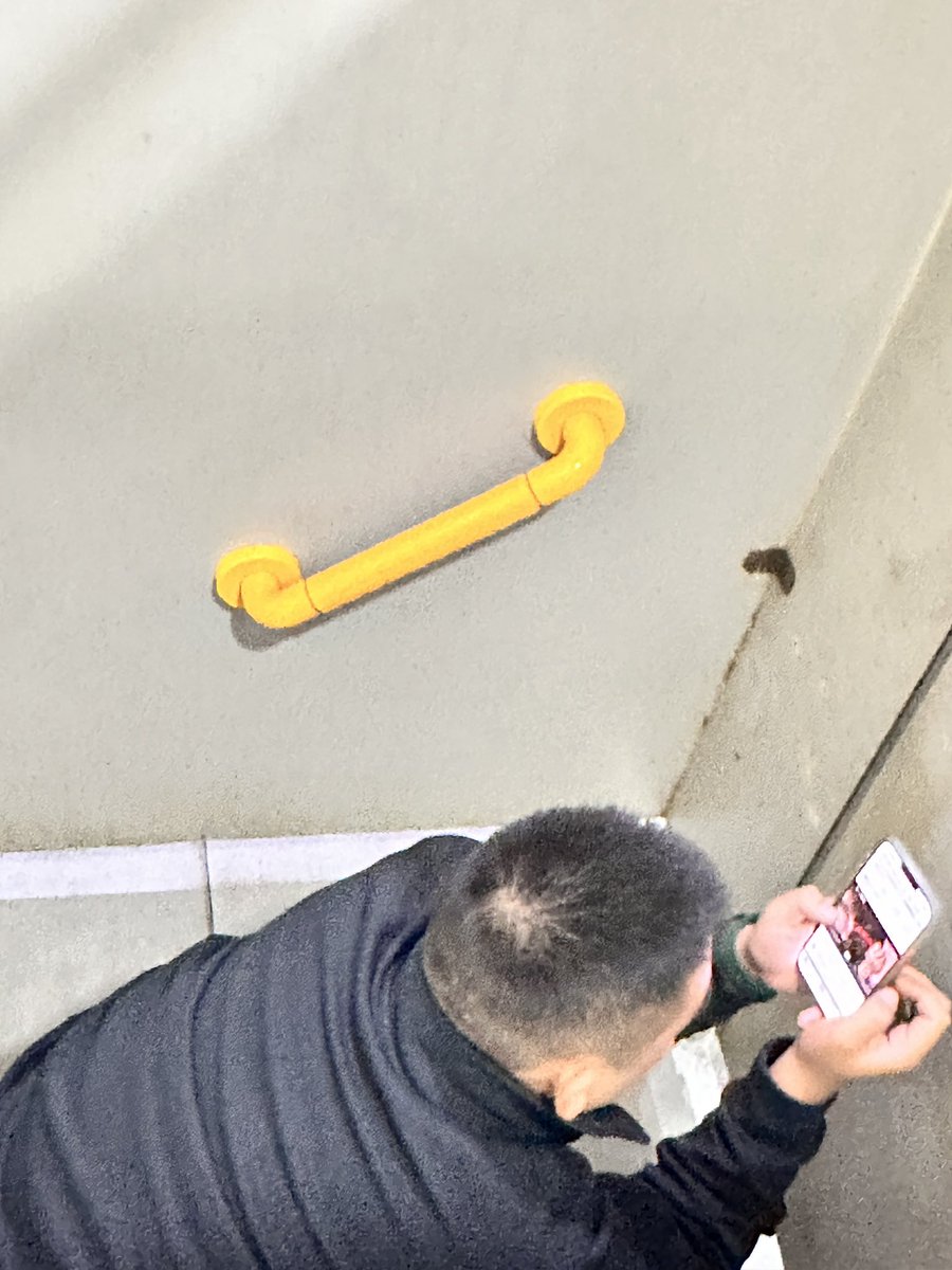 AIDASHU01's tweet photo. 在看片吗大叔？ https://t.co/ceagnA6LpC