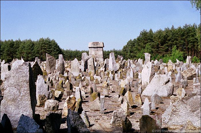F_ZIHK's tweet photo. 6.10.1942 niemieccy kaci deportowali Żydów z #Koniecpola do obozu selekcyjnego w #Skarżysku_Kamiennej, skąd później trafili do #Treblinki #Shoah https://t.co/jXJBXBlbZP