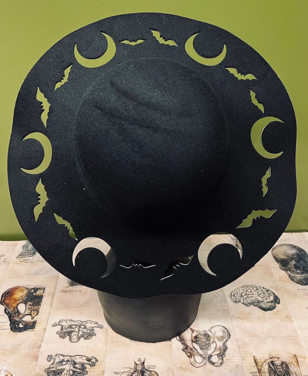 DaisyJonesShop's tweet photo. For all my floppy hat fans, this one’s a scream! 🌙 The Bat Moon Cut-Out Floppy Felt Hat is here to put a little witchy wonder in your wardrobe. Perfect for those spooky strolls and moonlit mischief this season 🦇
https://t.co/RHoD4wtUnX https://t.co/Uko6iS3AZ6