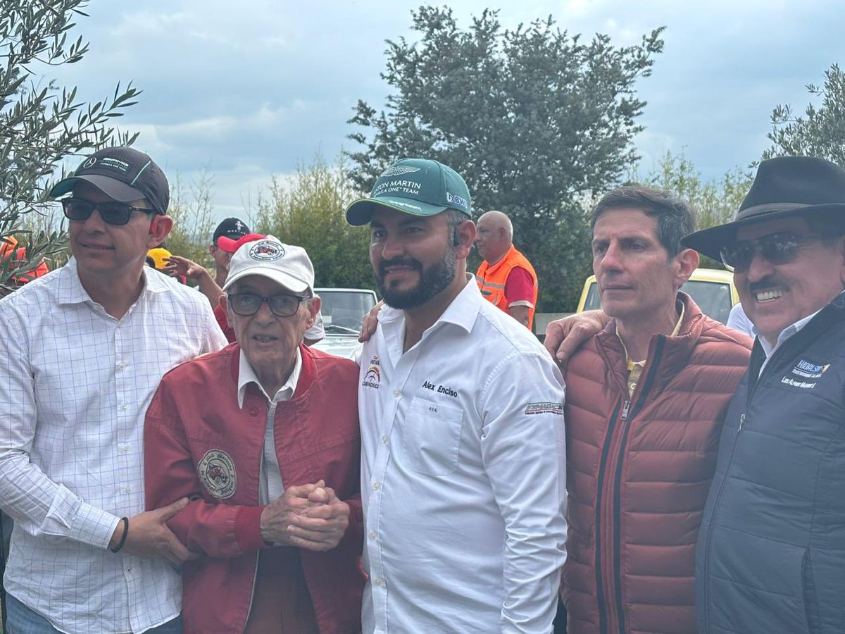 alejandroENCISO's tweet photo. Asistí al Hidalgo Vintage 2024, organizado por el Club Vintage Cars Pachuca A.C. Este evento no solo nos permitió disfrutar de autos clásicos increíbles, sino que también fue una oportunidad para promover el turismo y disfrutar de un ambiente de sana convivencia https://t.co/9pPHb2fFLH