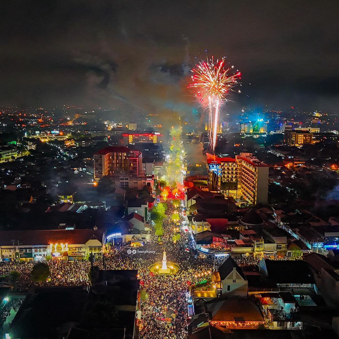 merapi_uncover's tweet photo. “267 tahun, banyak kenangan indah telah tercipta di kota ini. Selamat Ulang Tahun, Kota Jogja yang kami cintai!”

7 OKTOBER 

(hanskuuy_) https://t.co/iWSasJpnyI