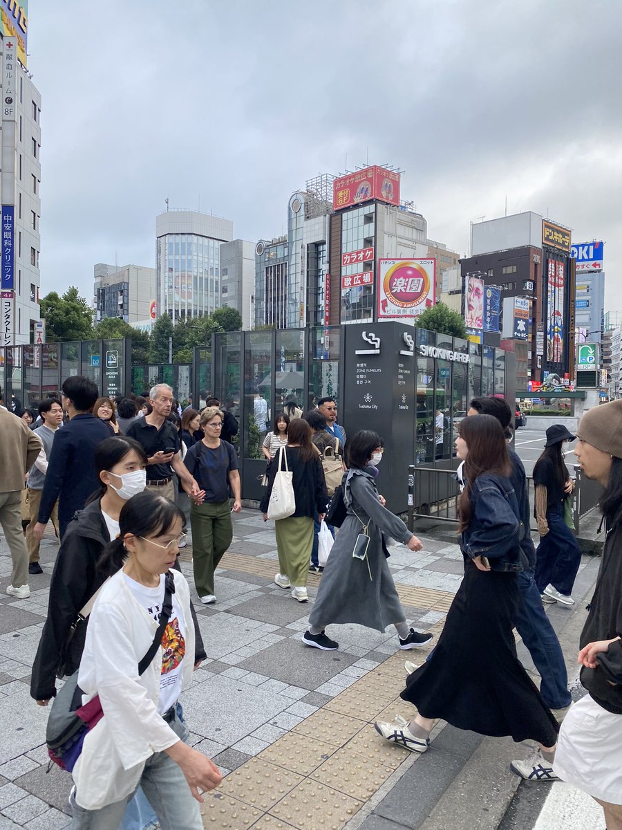 Ikebukuro Station smoking space 
Tokyo 
5,2/10