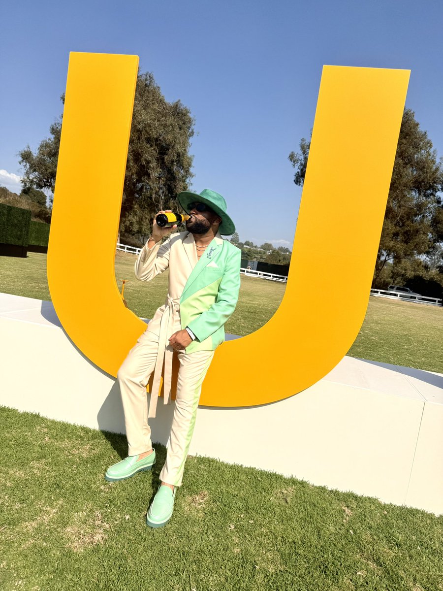RyTheClassicGuy's tweet photo. I give you the 2024 Veuve Clicquot Polo Classic! A day of style and sipping.
.
.
.
#VCPoloClassic #VCPoloSeries
#VCPoloClassicLA #VCPC
#VCPoloClassicLosAngeles
#VeuveClicquot #LiveClicquot #VeuveClicquotPoloClassic #ClicquotStyle #VCPoloClassic2024 #ClicquotPicnic #PoloClassic #Style4Men #BlackMenInSuits #BlackMenWithBeards #BlackMenFashion #FashionableMan #BlackExcellence #Suits