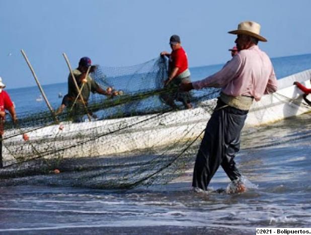 #Gobierno || Presidente Maduro ratifica apoyo a pescadores e instruye activar una pescadería socialista en Anzoátegui

Durante un contacto telefónico con la comunidad de Mapire, estado Anzoátegui, el presidente de la República, Nicolás Maduro, expresó este domingo su apoyo y