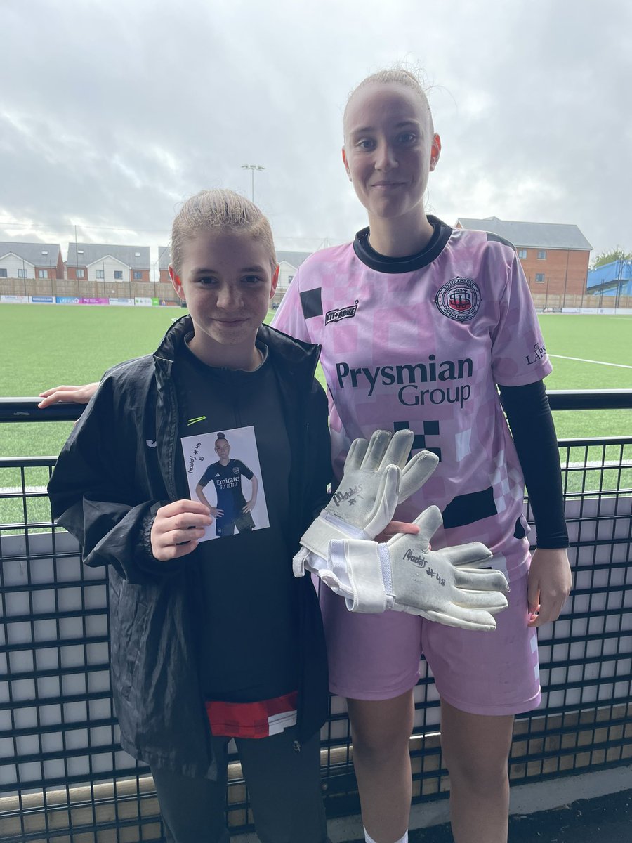 SpoonerGenette's tweet photo. Abbie had a great time being the mascot for @SotonWomensFC today. Shame about the result but some great football played. Massive thanks to @MaddsGK13 for her signed picture and gloves. They are already on display in her bedroom 💕⚽️ https://t.co/XzTIvcUNT0