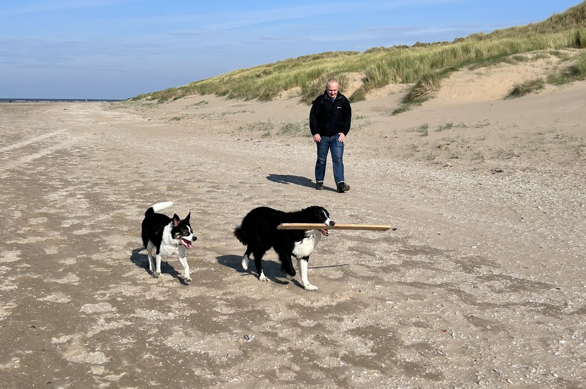 AnitaRolfe's tweet photo. Busy working week low mileage was boosted by #bordercollie โs and a sunny day on #FormbyBeach . 41 #NHS1000miles (1615YTD)
Book 39/24 the funny, entertaining #DeathatTheSignofTheRook . Iโve read all of Kate Atkinsonโs books over the years, they are always so enjoyable! https://t.co/s4MpCWKLvA