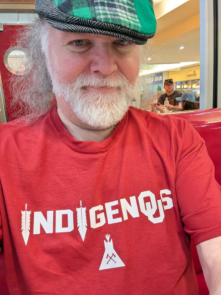 nealiios's tweet image. Picked up some new gear at the AISES conference yesterday. #nativesintech #CherokeeNation #OU