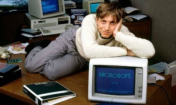 LineCastApp's tweet image. Bill Gates once said his &quot;greatest mistake ever&quot; was #Microsoft losing to #Android.
His second greatest mistake ever, undoubtedly, was posing for this picture.