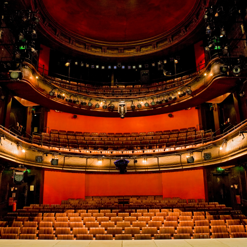 🎭 FREE EVENT! "Institutional Transformation: Growth &amp; Change in Post-Pandemic Theatre" 📅 Fri, 11 Oct, 10:00-16:00 BST @ Royal Court Theatre. Hosted by <a href="/CSSDLondon/">Central</a>, exploring how UK theatre can evolve. Book your spot here: eventbrite.co.uk/e/institutiona… #FreelancersMakeTheatreWork