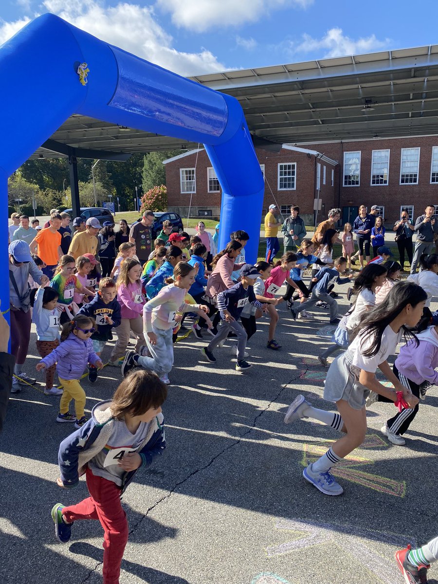 ms_vento12's tweet image. What a beautiful day for the @HarringtonHAWKS Fun Run! Even though @RoryDOConnor was in it to win it, @MusicWithMrS took it home for the 2nd year in a row! It was a record year for students & families participating. Thank you to the @PTA_Harrington for another successful event!