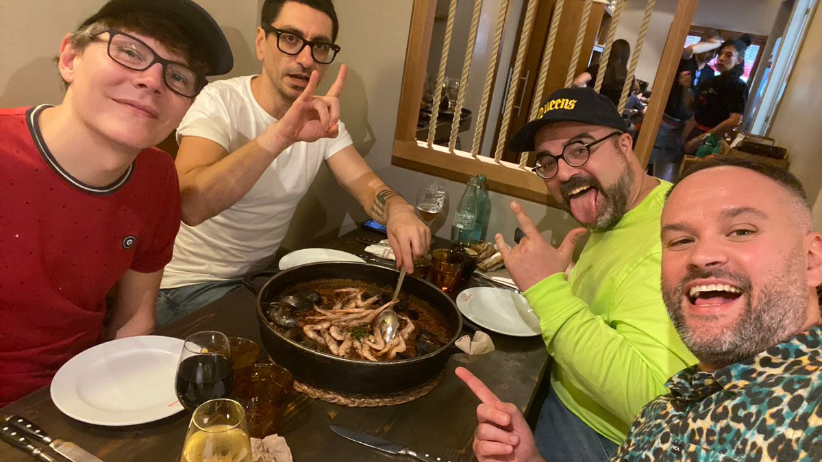 maadraassoo's tweet image. Los Chavales @legoteque @bilbadino Dani @maadraassoo comiendo de maravilla en @canros_taverna1908 ... ❤️❤️❤️❤️🎶🎶🎶🎶 #ILoveBarcelona #canrostaverna #barceloneta #sundaymood #sundayfunday #sundayvibes