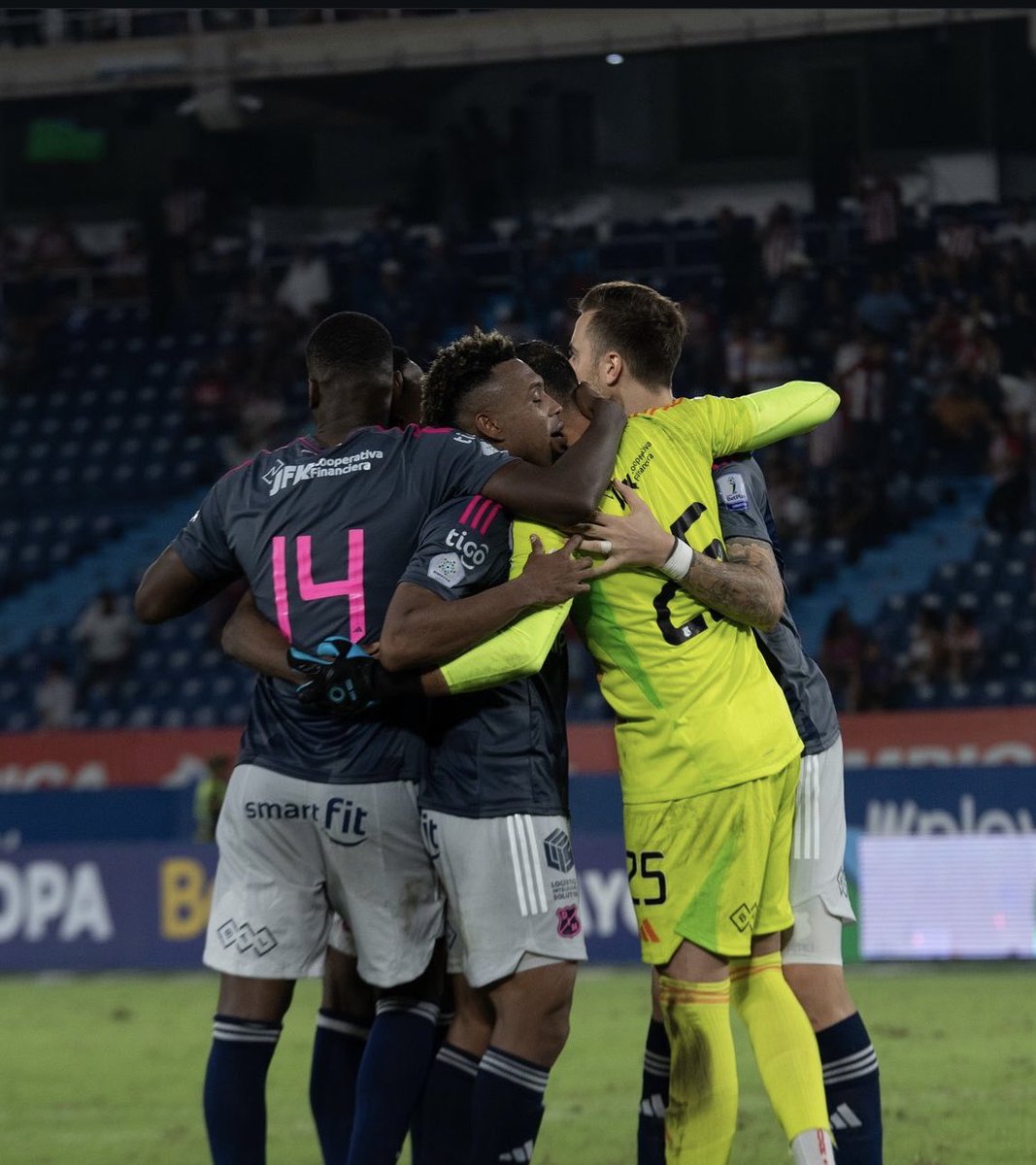 “Los que conocen tu nombre confían en ti, porque tú, oh Señor, no abandonas a los que te buscan.”
Salmos 9:10 NTV 🙏🏼

🔴🔵 <a href="/DIM_Oficial/">DIM</a> 
🧤 <a href="/EliteSportCol/">Elite Sport Colombia</a> 
⚽️ <a href="/elifootball_/">Elite Football Sport Players</a> 
📸 <a href="/AndresArangoM22/">Andrés Arango Murillo</a>