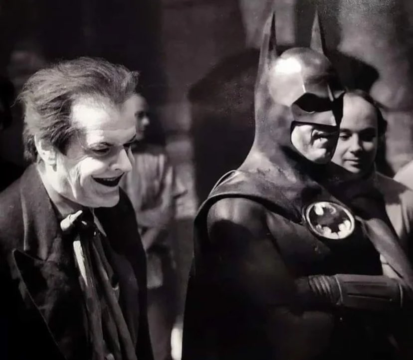 ThePhantomastic's tweet photo. Mirad qué dos. Fotaza de Jack Nicholson y Michael Keaton. Héroe y villano. https://t.co/PFvSye1cpF