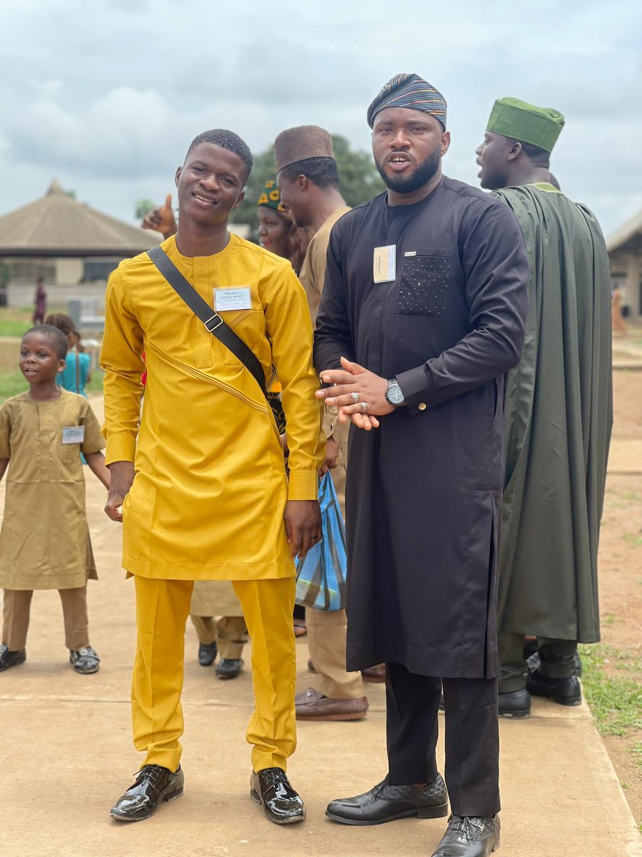 What a cool guy you're 

<a href="/ConceptDivs/">Gadgetsphere.Ng</a> 

Please <a href="/lois17835/">Lois❤️</a> help me pronounce his name 🤭🤭