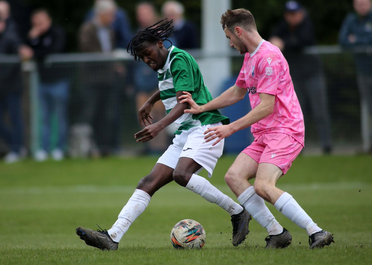 An early start on Groundhop day down on the Farm against the Deres, great to see so may faces. Not pretty thoigh, but a win for Corinthian 2-1 and I expect both sides will in the mix come the end of the season. More photos to follow.