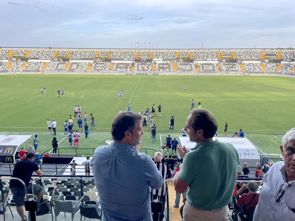 JuanParejoFdez's tweet photo. Enhorabuena al @CDBadajoz por la nueva victoria en casa contra el Arroyo. Tres puntos más! Ánimo equipo y a por el siguiente partido #ForzaBada #Sumando ⚫️⚪️⚫️ https://t.co/G5aORG32bF