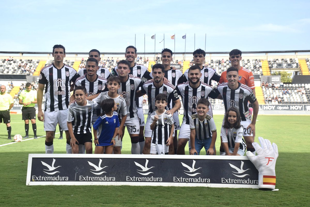 JuanParejoFdez's tweet photo. Enhorabuena al @CDBadajoz por la nueva victoria en casa contra el Arroyo. Tres puntos más! Ánimo equipo y a por el siguiente partido #ForzaBada #Sumando ⚫️⚪️⚫️ https://t.co/G5aORG32bF