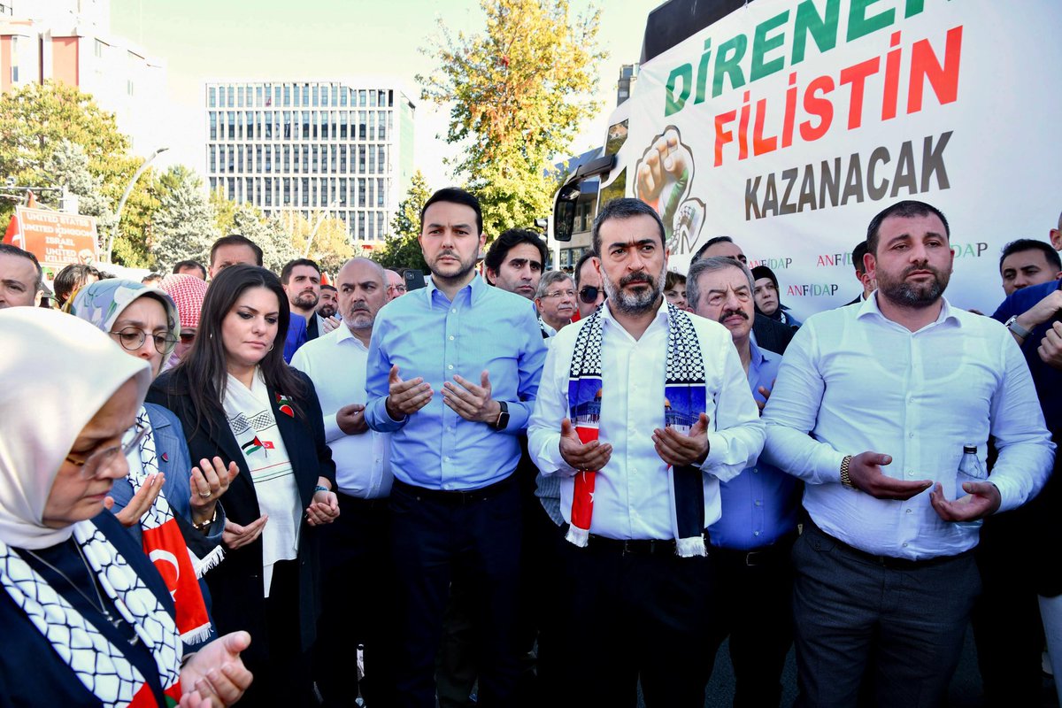 metin_ceken's tweet photo. Filistin’in yanında yer almak, zulme karşı durmak için alanlardayız 🇹🇷 🇵🇸 

Özgür #Filistin için tek ses, tek yürek.

Filistin’in haklı direnişine destek, #Soykırımaİsyan için Ankara bugün sokaklara aktı. 🇹🇷 🇵🇸

Zulme karşı omuz omuza… 🇹🇷🇵🇸

📍Ankara https://t.co/ltPASRUNc9