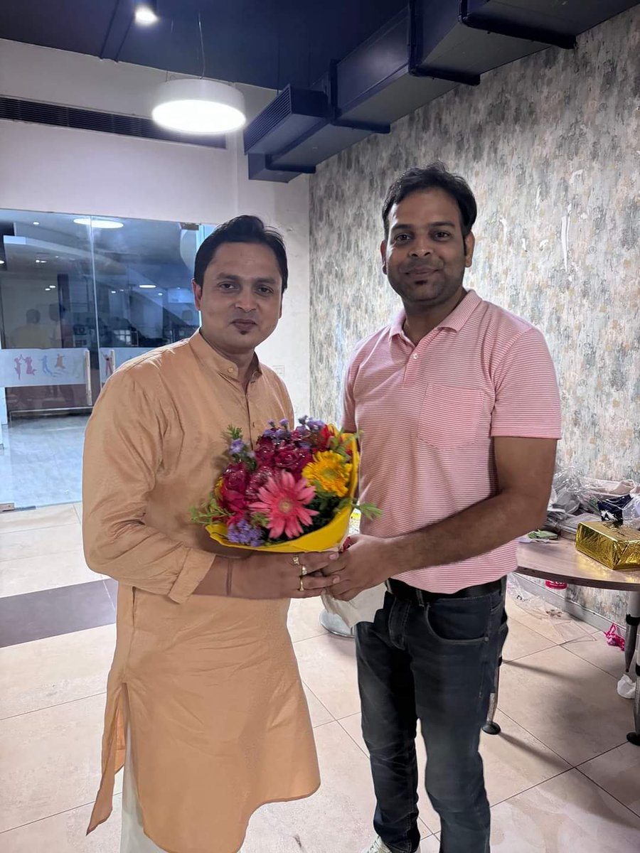 प्रिय मित्र समान छोटे भाई <a href="/Pan1Piyush/">Piyush Pandey</a> पीयूष को जन्मदिन की असीम शुभकामनाएं!!💐💐
ईश्वर आपको तरक्की,उत्तम स्वास्थ,प्रगतिशील जीवन दे और सदैव ऐसे ही बनाए रखे जैसे आप हो।😊
<a href="/eyedocpal/">Dr Pallavi Sharma</a>
<a href="/jitendra4sharma/">Jitendra Sharma</a> 
#LatePost