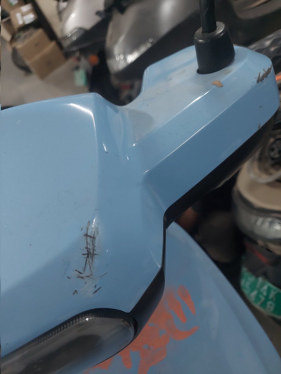 yesiamvj11's tweet photo. @bhash @kunalkamra88 Real pictures of service centre...the service executives behaves with vehicles very badly..no care for dents..my vehicle was highly damaged and breaks were broken due to fall down...4k kms runned vehicle looking like 79k runned vehicle..worstest service.. https://t.co/SrRNFSSTrs
