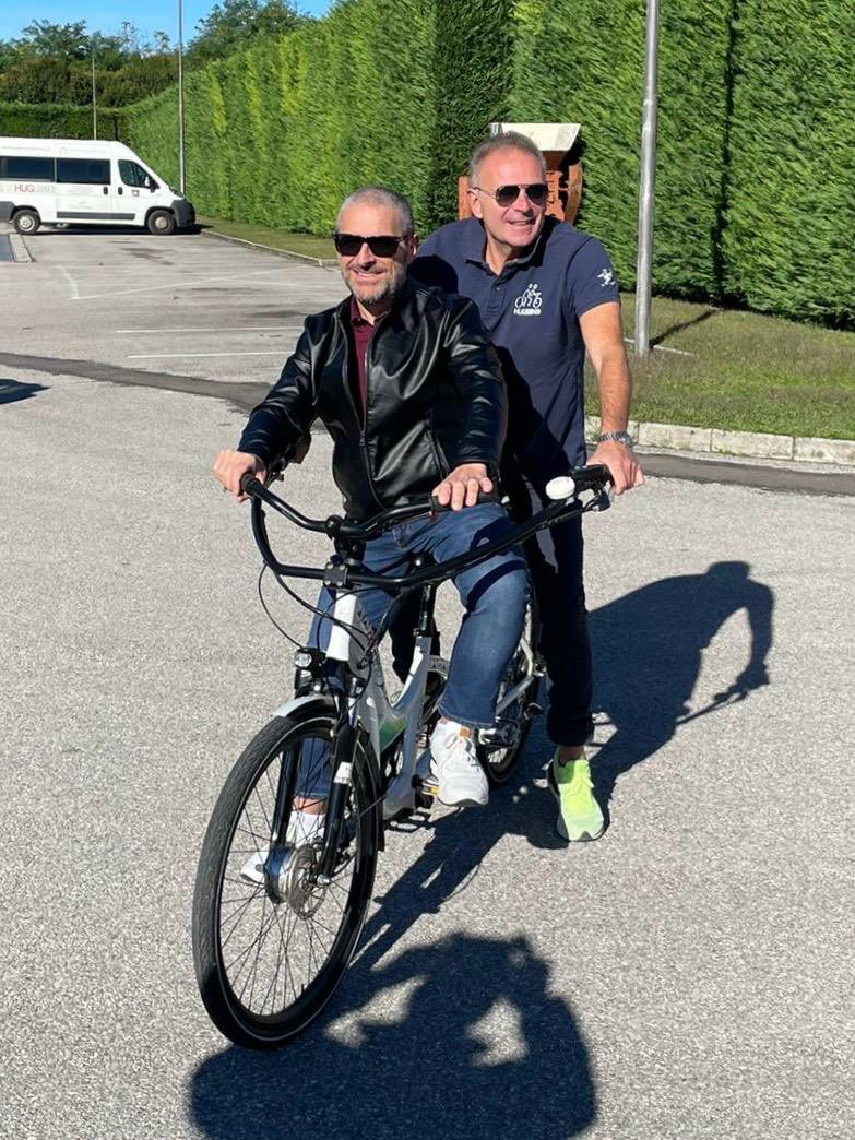 HugBike® tweet media