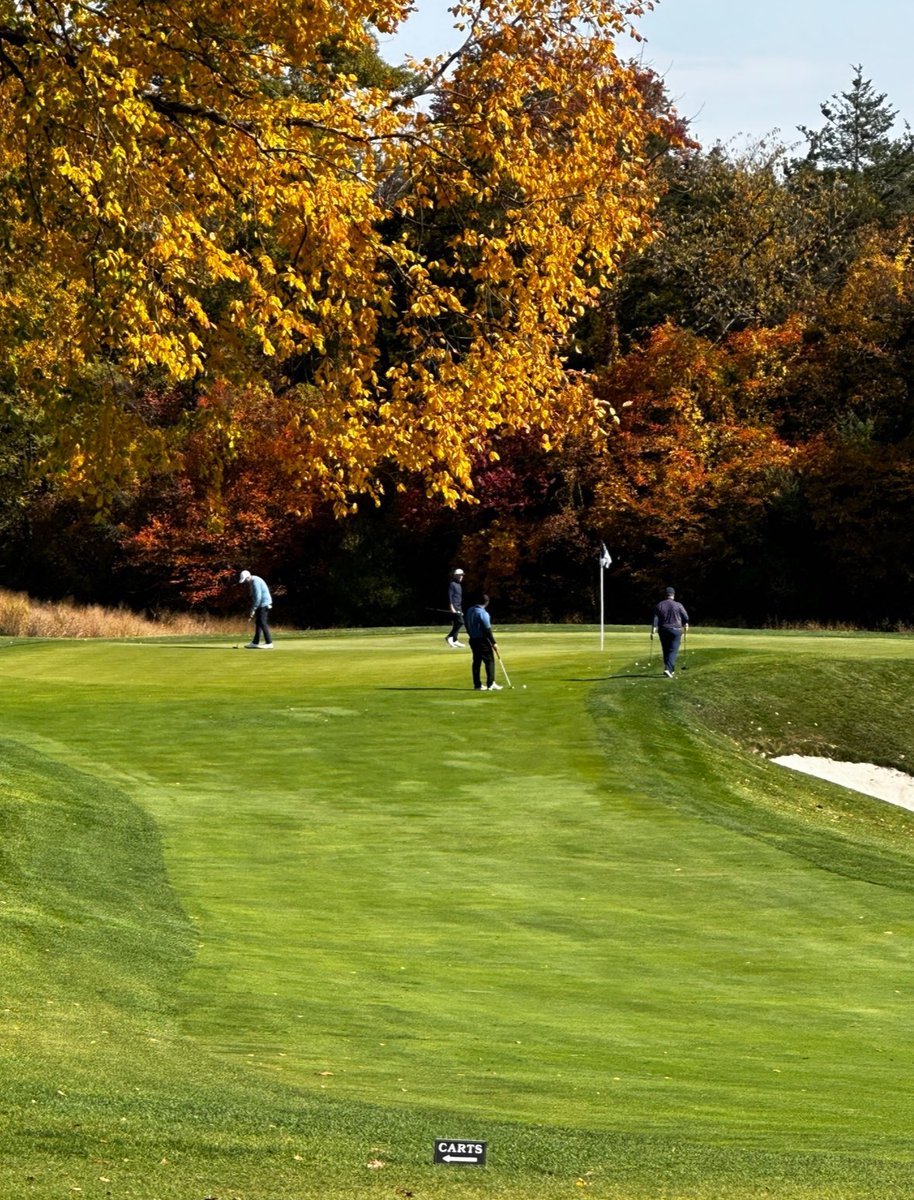 Fall vibes on the fairway 🍂⛳️ Crisp air, golden leaves, and perfect swings. There’s nothing like golfing in autumn! 

#trumpgolf #FallGolf #AutumnGreens #GolfSeason #trumpnationalhudsonvalley