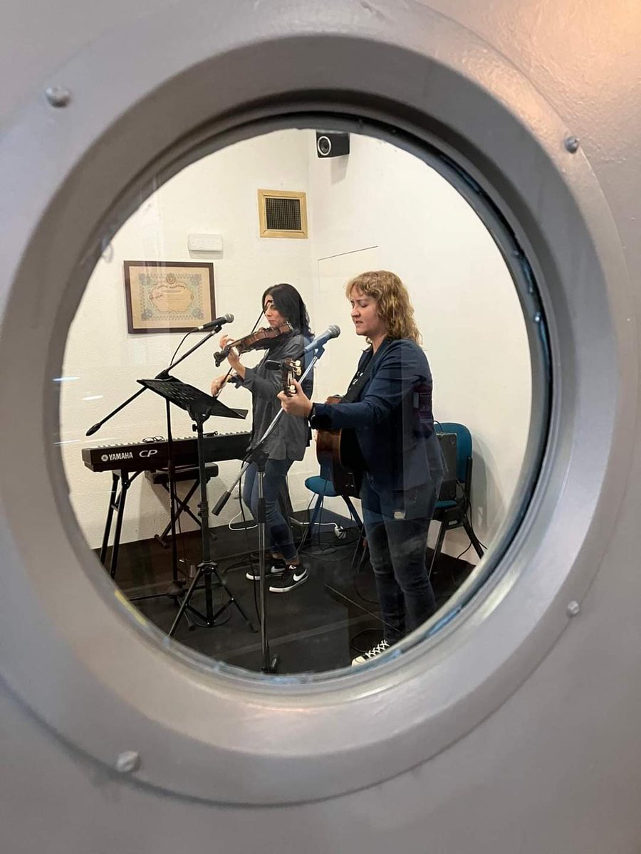 Ahir, la plataforma #CentDestellés va celebrar el Sopar Estellés al <a href="/elmicaletsc/">Societat Coral el Micalet</a>. Vam recitar un bon grapat de poemes  i vam acabar amb la música de ⁦@RafaXambó, <a href="/Salvaz101/">Salva Vázquez Chambó</a>, <a href="/LauraMusicorda/">Laura Miñarro</a>, <a href="/evagomezmusica/">Eva Gómez</a> i @tomdelos 🎶 Jesús Barranco. "I una pàtria lliure, lluminosa i alta"