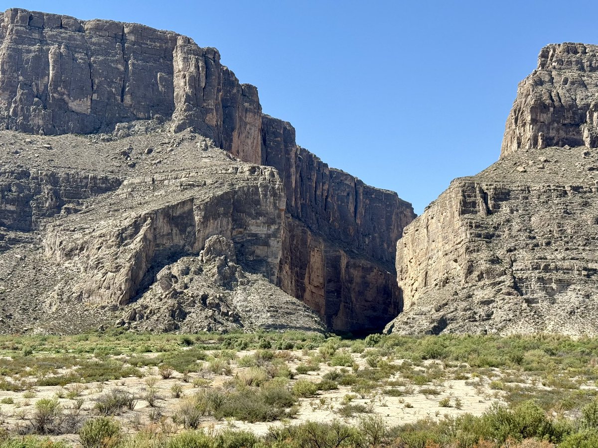 Santa Elena Canyon 
#etj #familytime #embracethejourney #holalife #thevegafamily #exploretexas #bigbendnationalpark