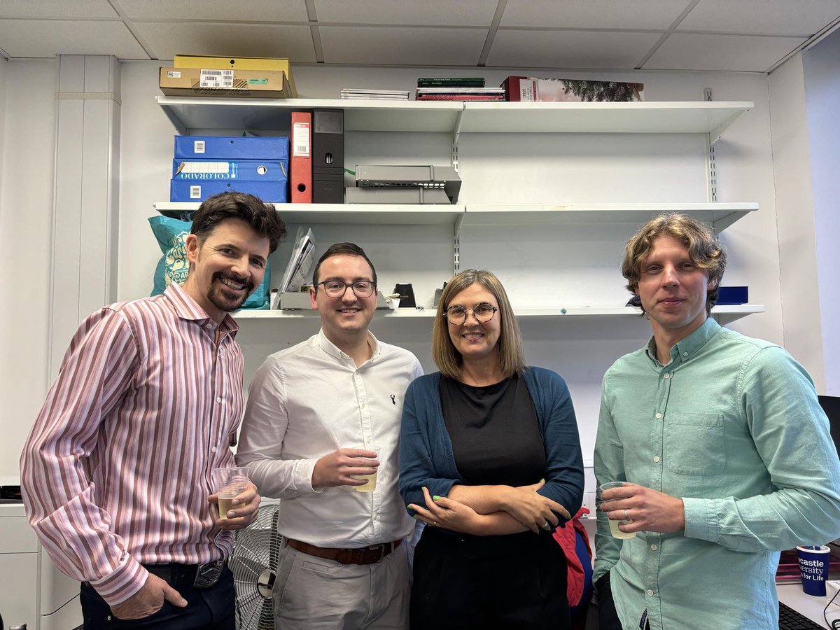 Last week I passed my viva! Thank you to both <a href="/luke_allsopp/">Luke Allsopp</a> and <a href="/KJosts/">Kesha Josts</a> for being the examiners and also <a href="/proftracypalmer/">Tracy Palmer</a> for supervising these past 4 years. Thanks to all colleagues and collaborators that made this possible! 🍾🥳