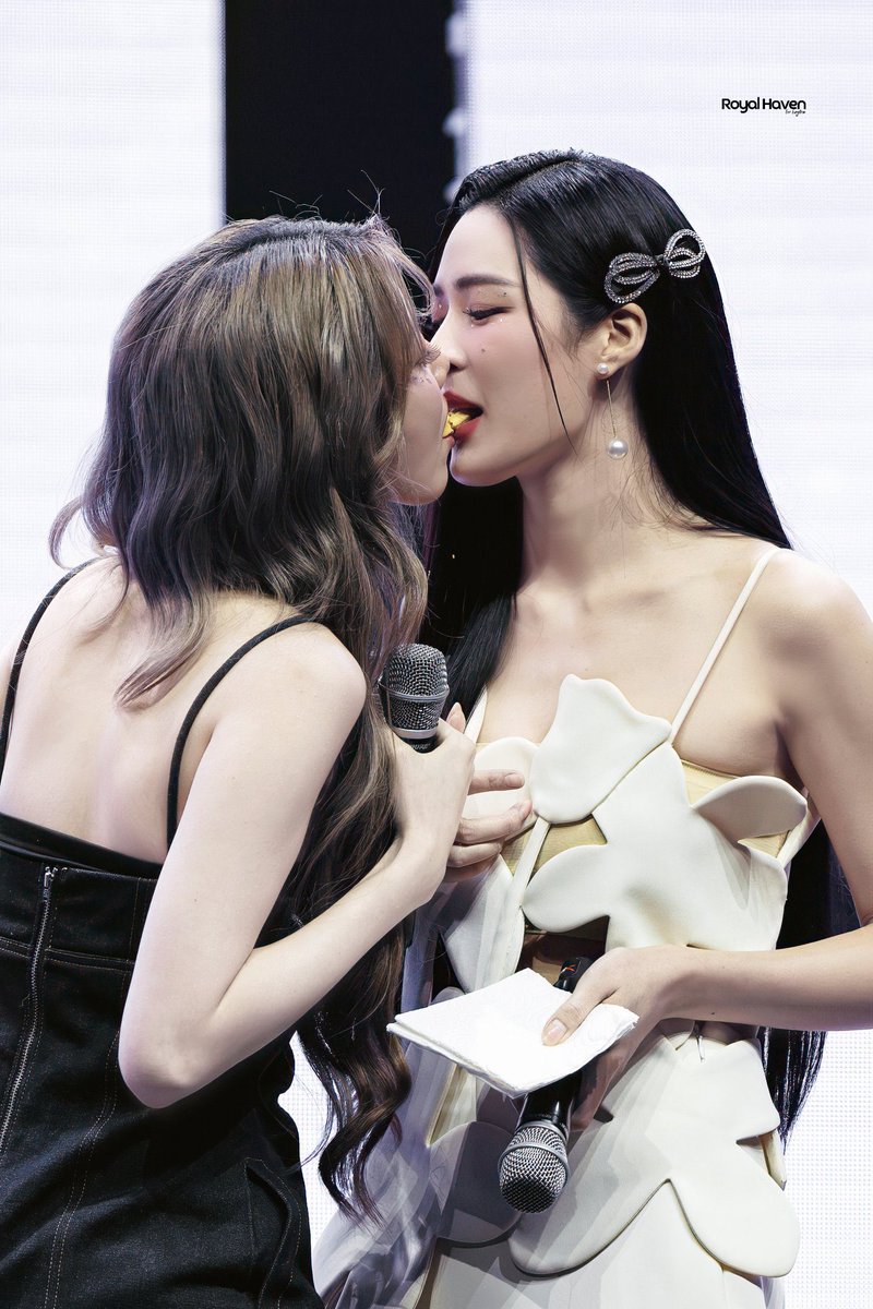 Annbewer's tweet photo. ยังฟินมากอยู่เลย ไม่มูฟออน ผีฟิลิปปินส์ทำถึงเกิน รบกวนนั่งเครื่องมาสอนงานผีไทยด่วรๆๆๆๆๆๆๆๆๆ คือประเทศไทยต้องการคุณค่ะ 😭😭😭😭😭😭😭😭😭 https://t.co/JA63r7cqUf