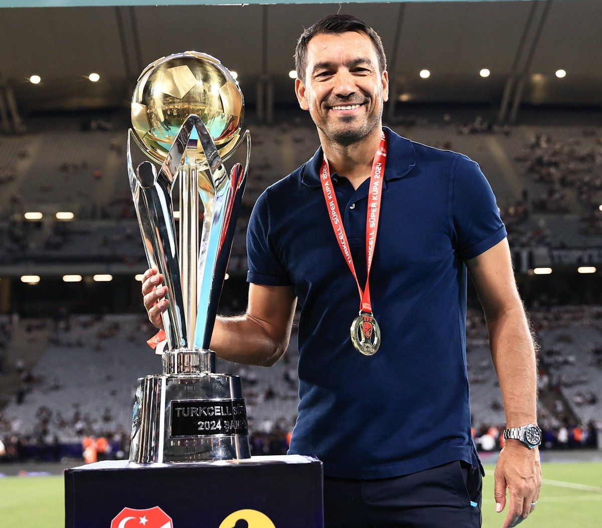 Beşiktaş’ın puan kaybının tek sorumlusu Giovanni VB! takım defansa çekmek ne ya Serdar Topraktepe geri gelsin takımın başına bu resim onda hatıra kalsın