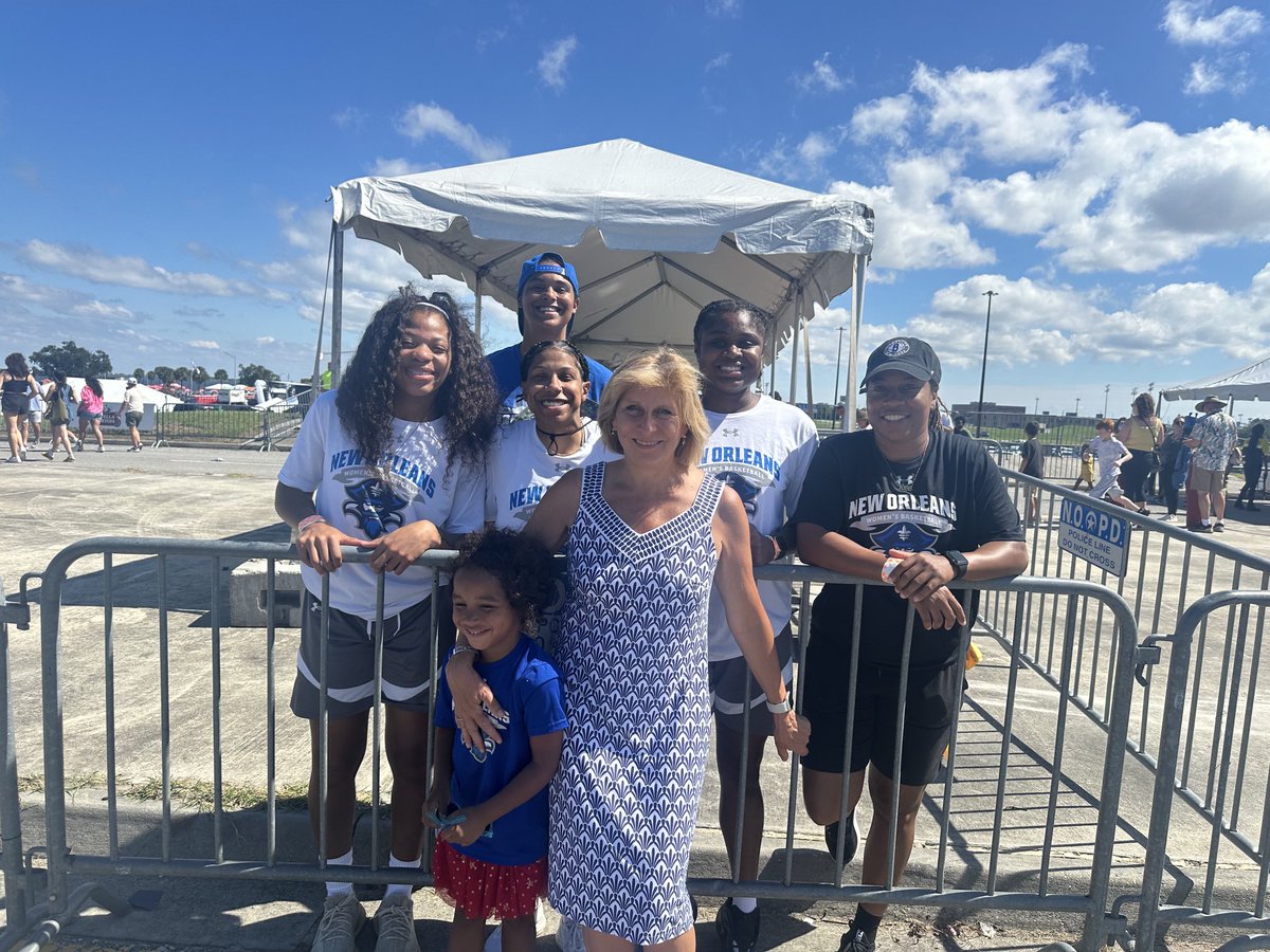 Kathy E. Johnson (@kjohnsonuno) on Twitter photo Beautiful sunny day and delectable fried chicken. Thanks to our women’s basketball team for volunteering <a href="/FriedCHCKNFest/">National Fried Chicken Fest</a> 3024. #UNOProud Beautiful sunny day and delectable fried chicken. Thanks to our women’s basketball team for volunteering <a href="/FriedCHCKNFest/">National Fried Chicken Fest</a> 3024. #UNOProud