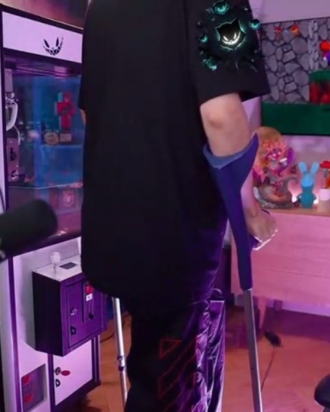 kingmxmus's tweet image. elrubius hizo el evento del año pero sacrifico su tobillo