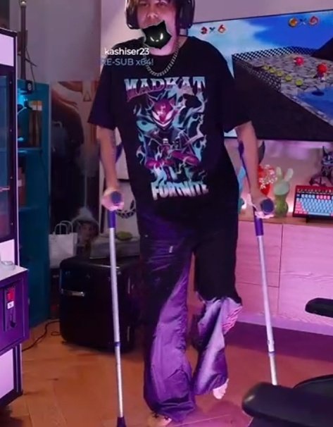 kingmxmus's tweet image. elrubius hizo el evento del año pero sacrifico su tobillo