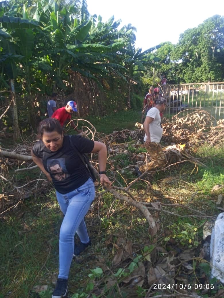 Participamos  en el barrio el Morao comunidad en transformación del municipio #Lalisa en jornada productiva y aprovechamos al final para repasar cada aseguramiento político y administrativo en función de mejorar el trabajo en los barrios. #HacemosCuba.