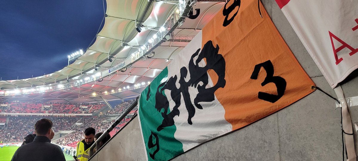 oldschool_STR's tweet photo. #vfbhof #vfbtsg #Cannstatt #Stuttgart
#neckarstadion #cannstatterkurve
#timalloys https://t.co/xjHB2MJJ3t