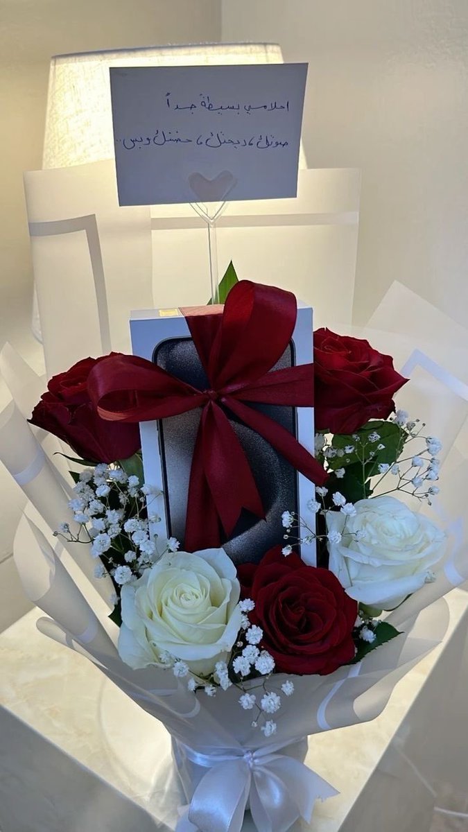 gifts_ae's tweet photo. اسعد من تحب بهدية 💙✨. https://t.co/WIF8aU3wbj