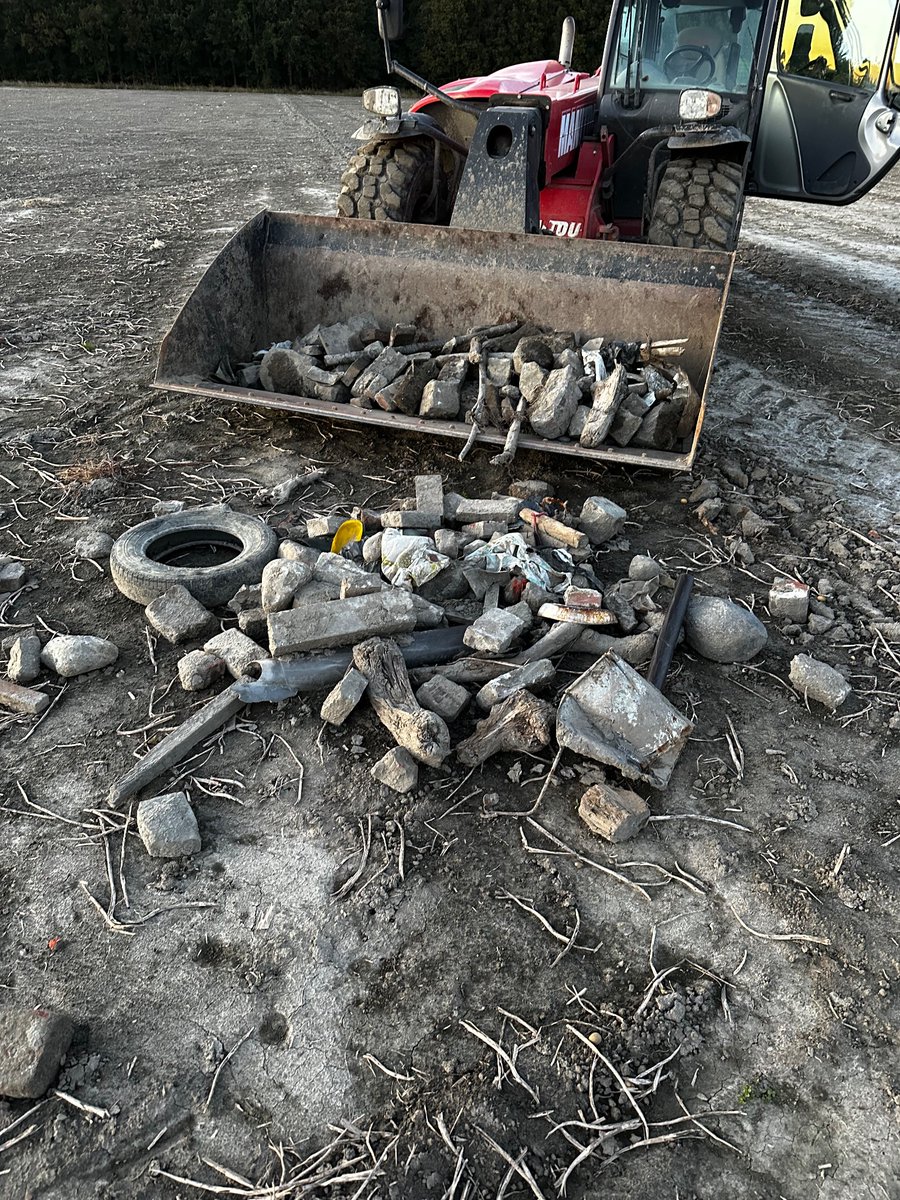 MartinusDuisterwinke (@mduisterwinkel) on Twitter photo Het is verboden afval te dumpen behalve bij <a href="/Noorderzijlvest/">Waterschap Noorderzijlvest</a>. Je bent verplicht bagger te ontvangen die je niet eens kostendekkend kan verwerken en deze zooi mag je er ook nog zelf uithalen… bezwaren worden zo van tafel geveegd. (dit is nog maar een klein gedeelte) Het is verboden afval te dumpen behalve bij <a href="/Noorderzijlvest/">Waterschap Noorderzijlvest</a>. Je bent verplicht bagger te ontvangen die je niet eens kostendekkend kan verwerken en deze zooi mag je er ook nog zelf uithalen… bezwaren worden zo van tafel geveegd. (dit is nog maar een klein gedeelte)