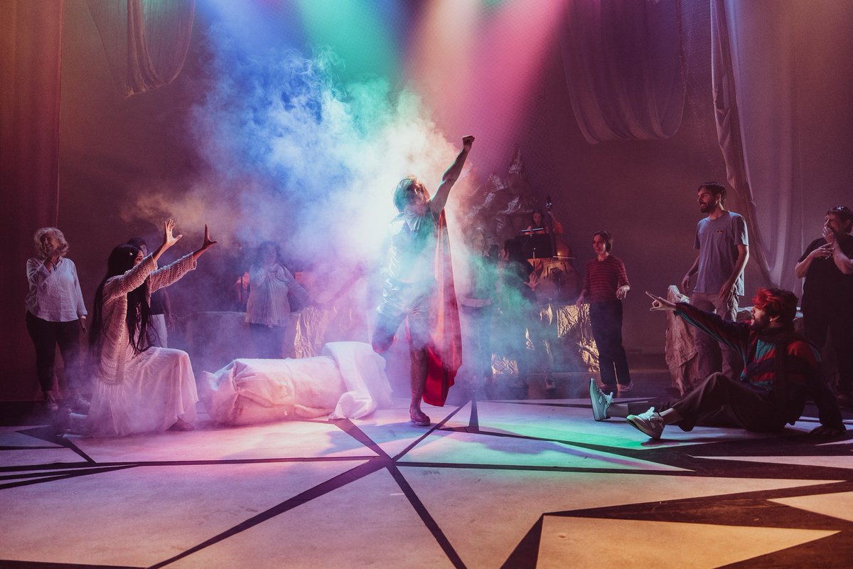 Moltíssimes gràcies a tothom qui ha vingut a viure l'estrena de ⭐️SARDANA SUPERSTAR⭐️ al <a href="/Kursaalmanresa/">Kursaal Manresa</a> <a href="/FMediterrania/">Fira Mediterrània</a>.

Ja hi ha data per la presentació a Vic!

📍VIC - <a href="/latlantidavic/">L'Atlàntida Vic</a> 
🗓17 de novembre
🕕18h
🎟latlantidavic.cat/ca/sardana-sup…