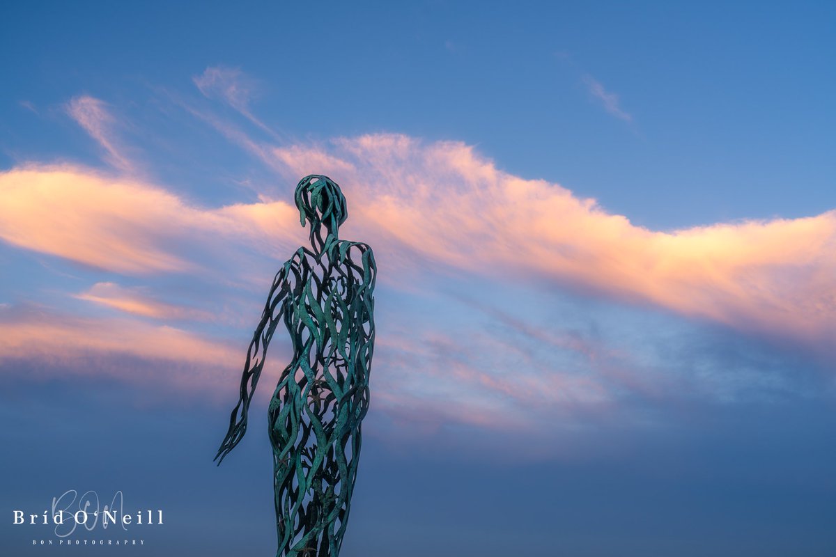 NeillBrid's tweet image. Another weekend is over …. Just as quick as it started !

Little break in the misery of the rain of the last few days this evening as the sun made quick appearance before setting.

#laytown #voyager #sunsetting #weekendisover #sundaynights #october2024 #BONPhotography