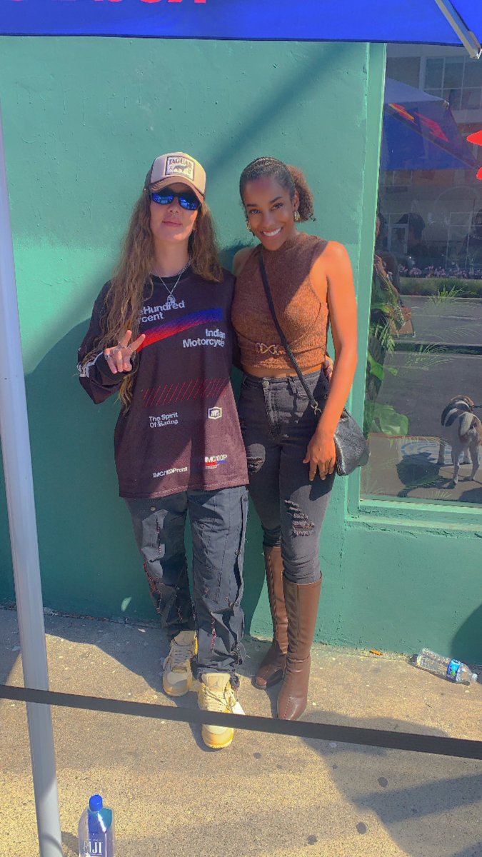thatsogayofsade's tweet image. Got to also meet Vylit and Rachelle. Super sweet. Vic&apos;s team is awesome! 🤎♟️🌿🐆✨ #victoriamonet #jaguarlldeluxe #lapopup