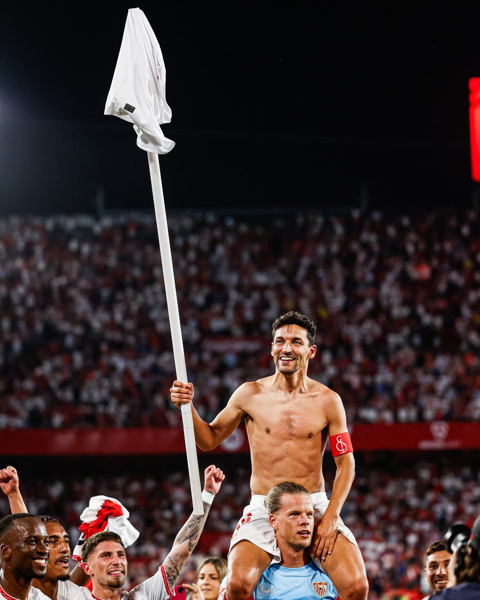 Arrodíllense ante la mayor leyenda de la historia del fútbol de esta ciudad.