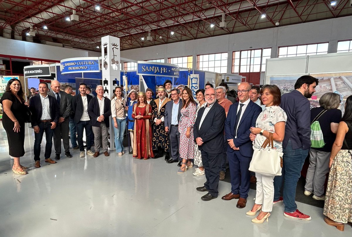 Este fin de semana hemos estado en <a href="/FERMASA_GRANADA/">fermasa</a> en la inauguración de la Feria de los Pueblos de Granada apoyando, como cada año, el stand de Santa Fe que sigue dando a conocer nuestra historia, tradiciones, gastronomía, etc.

Enamorados de nuestra ciudad ❤️🤍💚