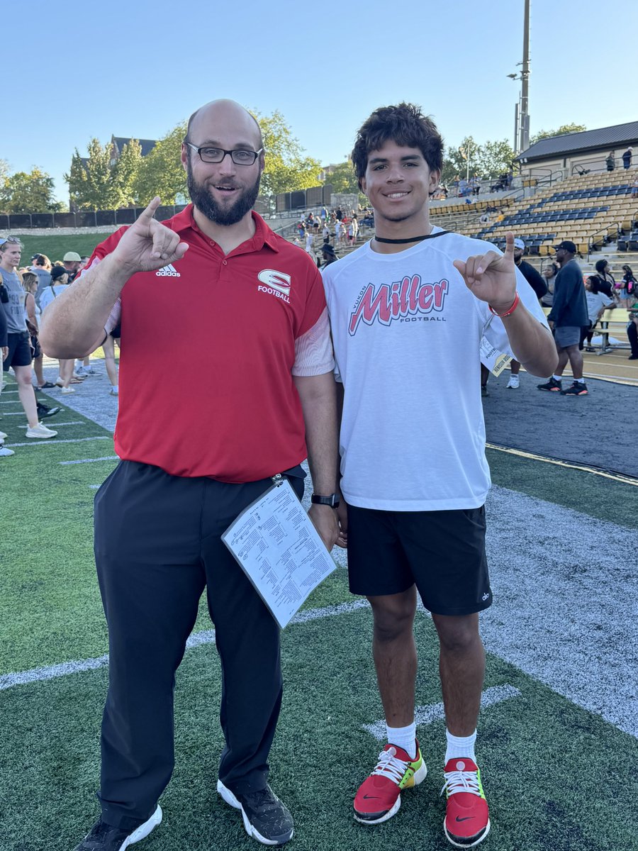 kenison326's tweet photo. Had a great time @esuhornetsfb yesterday.  Fun time with the game day atmosphere!  Big win by the Hornets!  @CoachCash1 @BryceChavis @CoachGHiggins @CoachGoodman66 @ESUHornetsFB @MillersFB #StingersUp https://t.co/kRp6sQVS9i