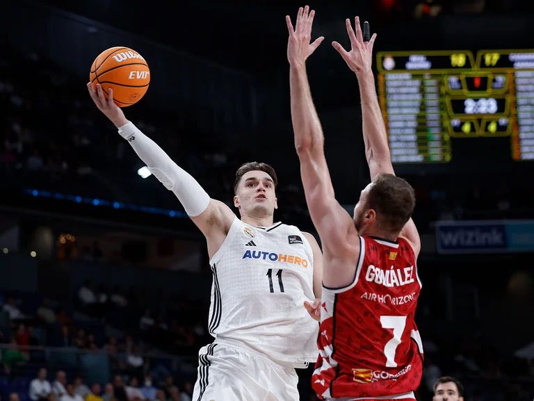 El <a href="/RMBaloncesto/">Real Madrid Basket</a> logró su primera victoria en su primer partido en casa tras derrotar al <a href="/casademontBZ/">Casademont Zaragoza</a> en un durísimo partido donde se volvió a evidenciar problemas en defensa. Lo contamos en <a href="/poblafm/">PoblaFM</a> con el patrocinio de <a href="/Clorinelabuelo/">Clorin El Abuelo</a> poblafm.com/baloncesto/rea…
