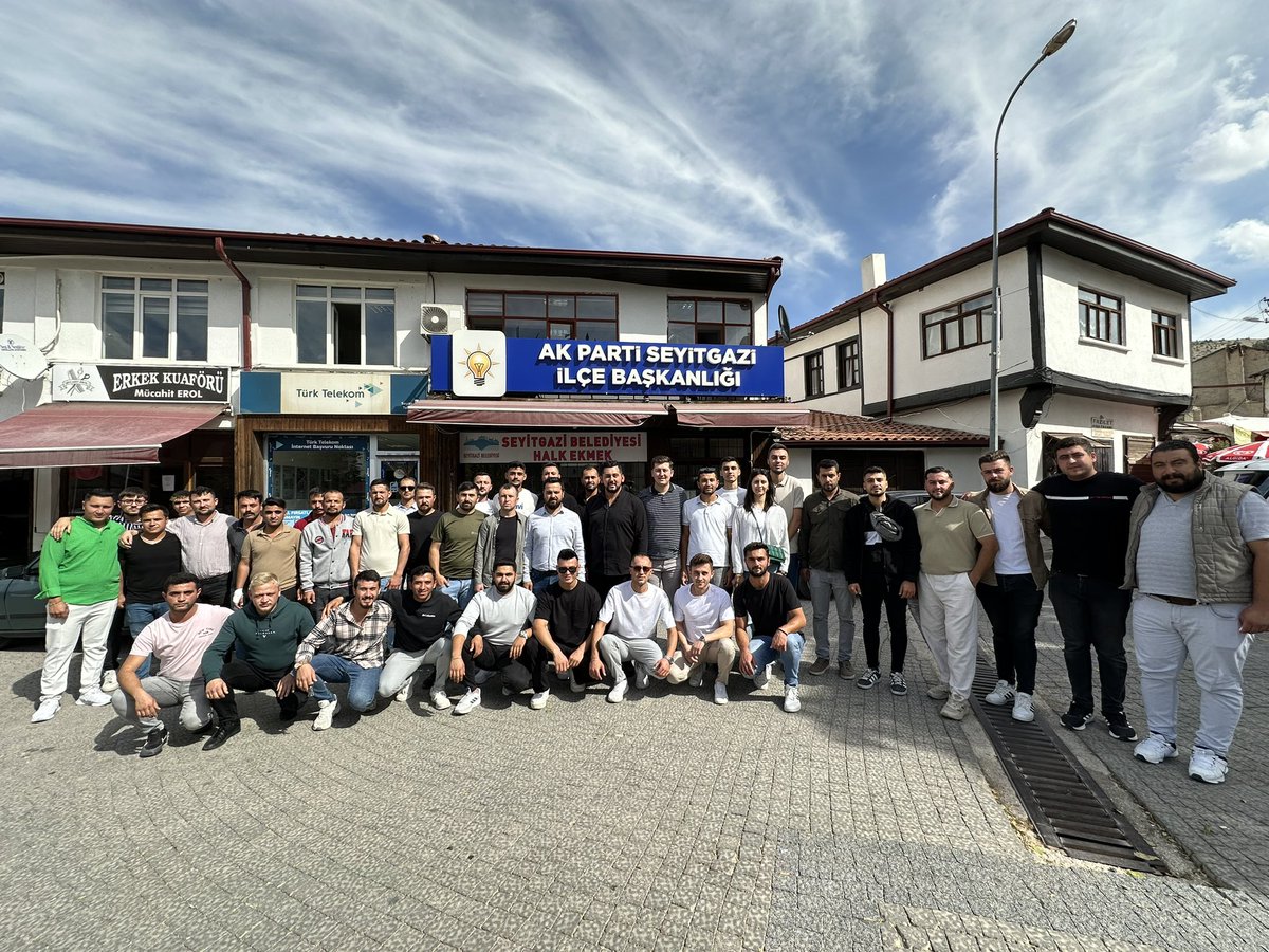 Seyitgazi Gençlik Kolları olarak bugün ilçemizdeki ilçe delege seçimine katıldık.

Teşkilatımıza ve ilçemize hayırlı uğurlu olsun, inşallah. 🙏🏻

#Türkiyeyüzyılı 
#İmzaBirGenç 
#inandığınyoldayürü 🇹🇷 
#HemenŞimdi