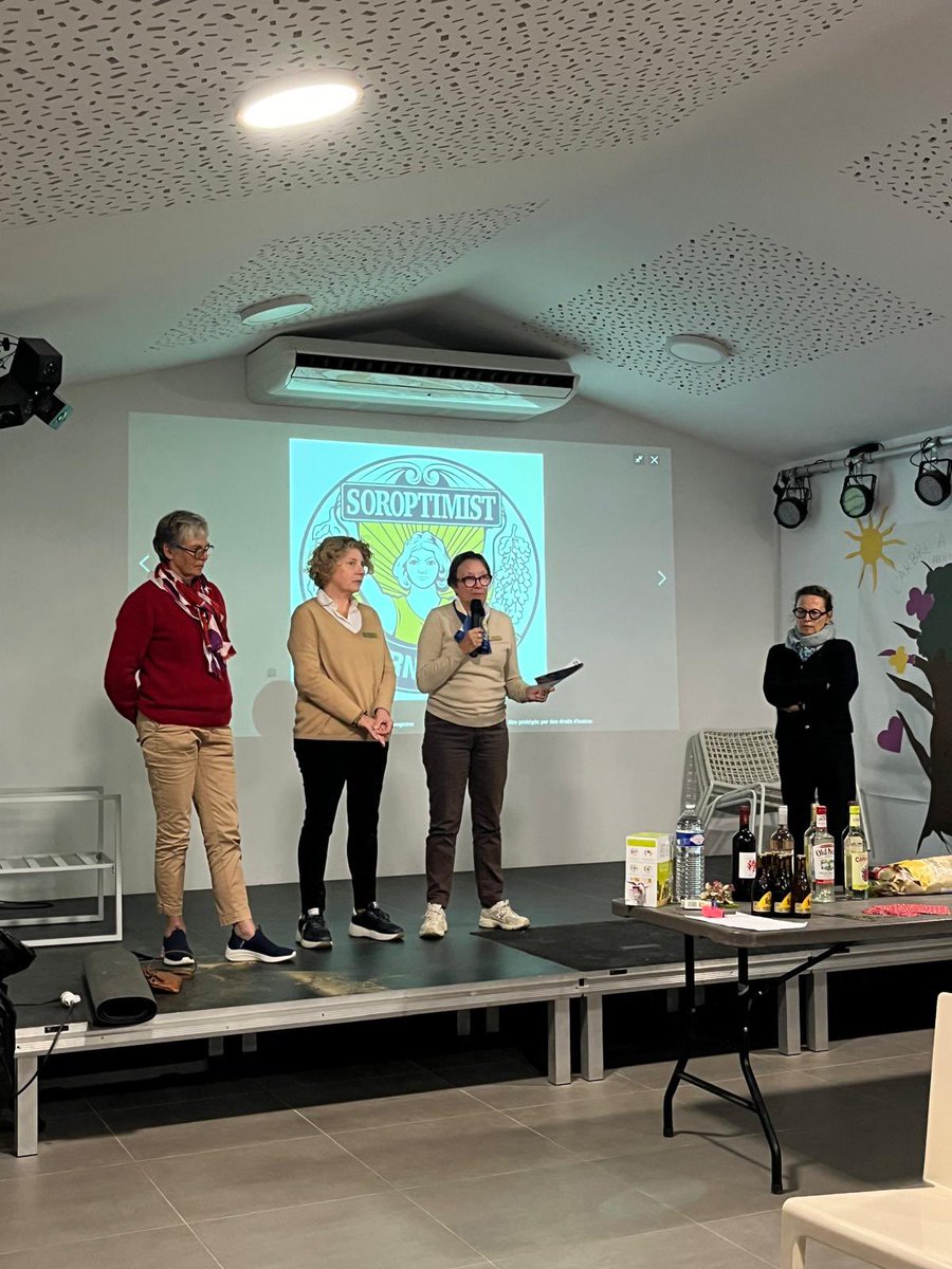 Week End chargé au service de
L’environnement avec <a href="/Surfrider/">Surfrider Foundation</a>, de la lutte contre la violence faire aux femmes sur l’île de re, au vide dressing et de la santé avec @liguecontrelecancer17 
Toutes pour changer le monde!