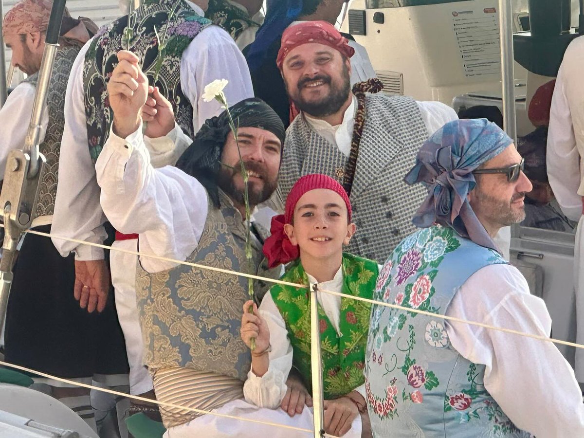 Hoy nuestros representantes 2025 han asistido a l'ofrena marinera de <a href="/fallasmaritimo/">Federació Agrupació Falles Marítim</a>