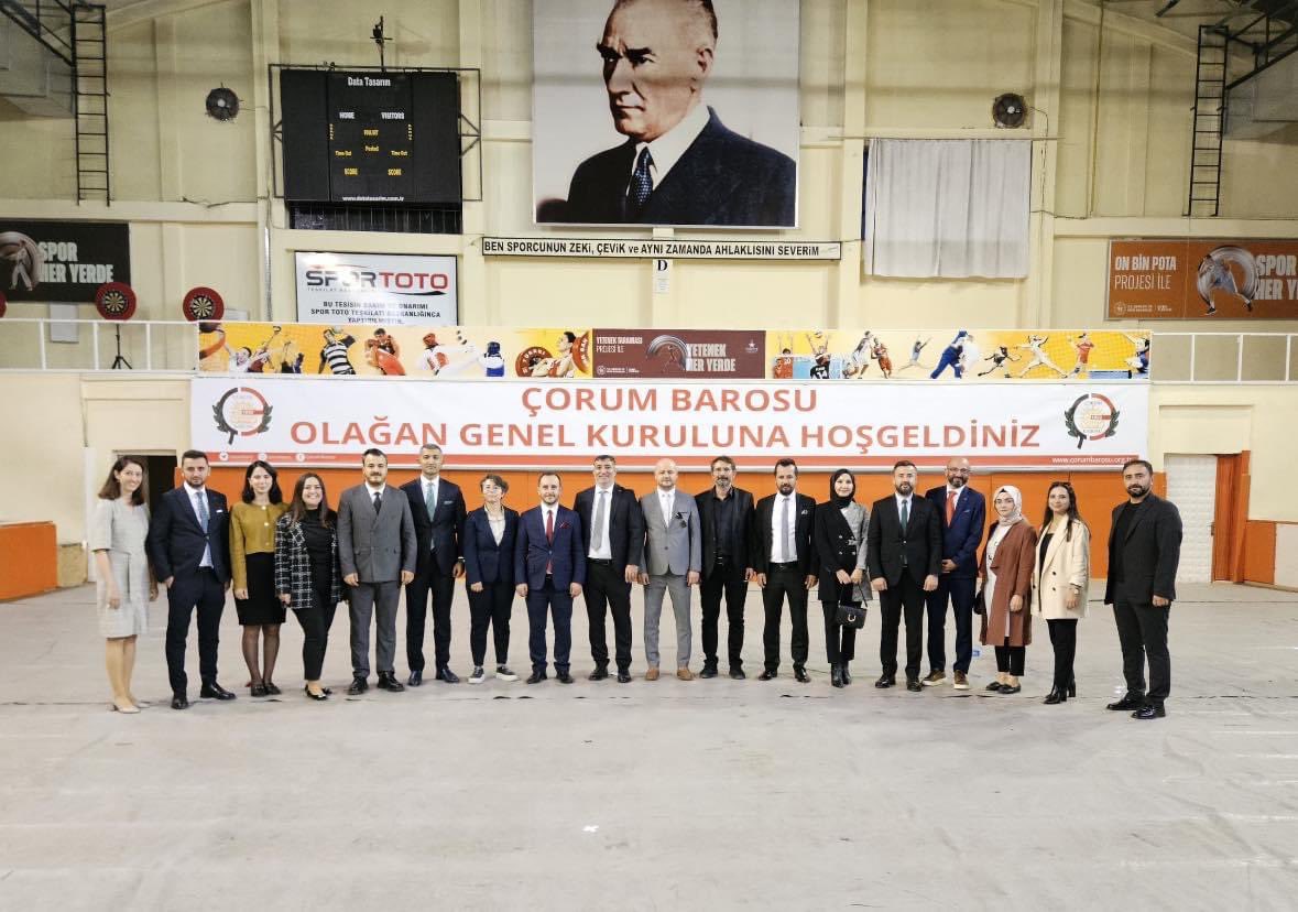 Bugün gerçekleştirilen Baro Başkanlığı seçiminde güven tazeleyen kıymetli üstadım Av. Turan Kalıpcı ve Baro organlarına seçilen kıymetli meslektaşlarımı tebrik ediyorum. Çorum Barosu mensubu tüm meslektaşlarıma yeni dönemin hayırlı ve uğurlu olmasını temenni ederim.